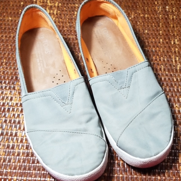 TOMS - Picture 2 of 8